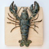 Angelique Homberg: Kreeft (2026), keramiek, 25 x 22 x 4 cm. 295 euro