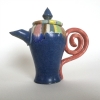 Bastiaan Postma: Theepotje, keramiek, hoogte 14 cm. 70 euro