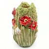 Gerrie Lulof: Klaprozen (2026), aardewerk, 19 x 12 x 12 cm. 225 euro