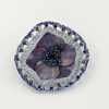 Marianne Aulman: Broche hortensia, mixed media, 7 x 5 cm. 35 euro
