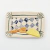 Edith Madou: No Fish, keramiek, 2 x 15 x 11 cm. 30 euro