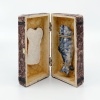 Edith Madou: Lunchbox, keramiek, 15 x 15 x 8 cm. 225 euro
