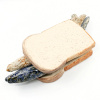 Edith Madou: Wittebrood met haring, keramiek, 7 x 29 x 17 cm. 195 euro