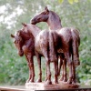 Els van der Glas: Rustende paarden, brons 2/5, 31 x 33 x 26 cm. 2.650 euro