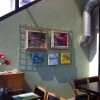 4e Haringnegendaagse (2013) in visrestaurant 't Pakhuus. Met  op de voorgrond een sculptuur van Marianne van Heeswijk en Maurice Christo van Meijel en op de wand doeken van Gertjan Scholte-Albers.