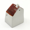 Jacqueline Tijssen: Minihuisje, porselein, 6 x 4 x 3 cm. 18 euro