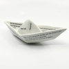 Jacqueline Tijssen: Vouwbootje, porselein, 8 x 17 x 10 cm. 50 euro