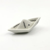 Jacqueline Tijssen: Minivouwbootje, porselein, 5 x 9 x 5 cm. 20 euro