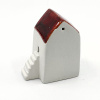 Jacqueline Tijssen: Minihuisje met trap, porselein, 6 x 4 x 3 cm. 20 euro