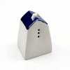 Jacqueline Tijssen: Minihuisje, porselein, 6 x 4 x 3 cm. 18 euro