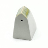 Jacqueline Tijssen: Minihuisje, porselein, 6 x 4 x 3 cm. 18 euro