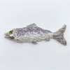 Jeannet Klement: Silver darling (2024) aardewerk, glazuur, platinaluster, 7 x 21 x 3 cm. 195 euro