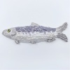 Jeannet Klement: Silver darling (2024) aardewerk, glazuur, platinaluster, 8 x 22 x 3 cm. 195 euro
