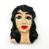 Jeannet Klement: Wandportretje (2022), aardewerk, 12 x 8 x 3 cm. 75 euro