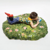 Jeannet Klement: The reader II, keramiek, 9 x 23 x 20 cm. 295 euro