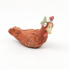 Jolet Leenhouts: Kip, keramiek, 5 x 7 x 3 cm. 35 euro