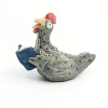 Jolet Leenhouts: Kip, keramiek, 5 x 7 x 3 cm. 35 euro