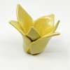 Jolet Leenhouts: Gele tulp J (2024), aardewerk, ca 7 cm. 35 euro