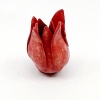 Jolet Leenhouts: Rode tulp A (2024), aardewerk, ca 7 cm. 35 euro