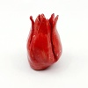 Jolet Leenhouts: Rode tulp B (2024), aardewerk, ca 7 cm. 35 euro