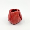 Jolet Leenhouts: Rode tulp J (2024), aardewerk, ca 7 cm. 35 euro