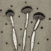 Kathja Smits: Steeltjes paddestoelen (2022), steengoed, 21 x 14,5 x 3 cm. 150 euro