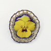 Marianne Aulman: Broche viooltje, mixed media, 7 x 5 cm. 35 euro