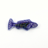 Marianne Aulman: Broche vis, mixed media, 4 x 8,5 cm. 35 euro