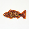 Marianne Aulman: Broche vis, mixed media, 4 x 8,5 cm. 35 euro
