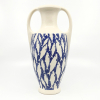 Maurice Christo van Meijel: Blauwe haringamfoor (2025) aardewerk, 27 x 15 x 11 cm. 175 euro