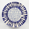 Maurice Christo van Meijel: Chorus (2025) (onder)glazuur op aardewerk, Ø21 cm. 100 euro