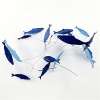 Maurice Christo van Meijel: Schooltje blauw XII (2024) papier, drukinkt en draad, circa 30 x 20 x 10 cm. 150 euro