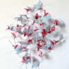 Maurice Christo van Meijek: Bloemen en bijenkrans (2026), drukinkt, kunststof en draad, 45 x 35 x 15 cm. 350 euro