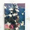 Maurice Christo van Meijel: Toorts met bijen (2019) papier, drukinkt, draad op doek, 50 x 20 cm. 395 euro