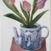 Sanne Kuiper: Tulp en tafel (2024), acryl op doek, 27 x 21 cm. 285 euro