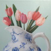 Sanne Kuiper: Lampet met tulpen (2024), acryl op doek, 33 x 33 cm. 375 euro