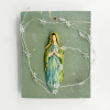 Wendy Limburg: Maria met licht (2025), aardewerk op hout, 19 x 16 cm. 80 euro