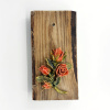 Wendy Limburg: Bloemen (2025), aardewerk op hout, 19 x 10 cm. 65 euro