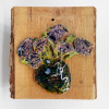 Wendy Limburg: Bloemen (2025), aardewerk op hout, 22 x 20 cm. 65 euro