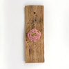 Wendy Limburg: Bloem (2025), aardewerk op hout, 23 x 8 cm. 45 euro