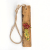Wendy Limburg: Bloem (2025), aardewerk op hout, 23 x 5 cm. 45 euro