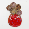 Wendy Limburg: Bloemen (2024), aardewerk, 15 x 9 x 2 cm. 35 euro