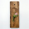 Wendy Limburg: Tulp op hout (2023) aardewerk, 21 x 8 x 4 cm. 35 euro