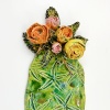 Wendy Limburg: Bloemen (2024) aardewerk, 29 x 16 cm. 65 euro